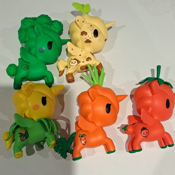 Tokidoki Veggie unicornos Set of 5 Little red, Brocco, Tater, Ninjin top, Corno - Picture 1 of 7